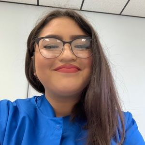 Meet your Posher, Adriana